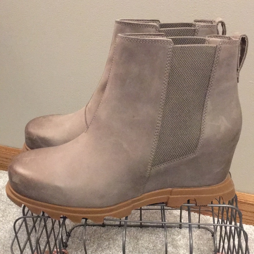 SOREL JOAN OF ARCTIC III Chelsea Wedge Heel, Omega Taupe, Size 11